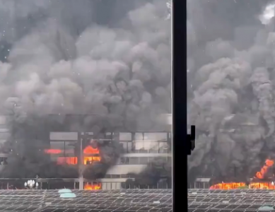 【事故快讯】突发！平湖隔壁西塘桥一工厂起火！黑烟滚滚，直冲天际！